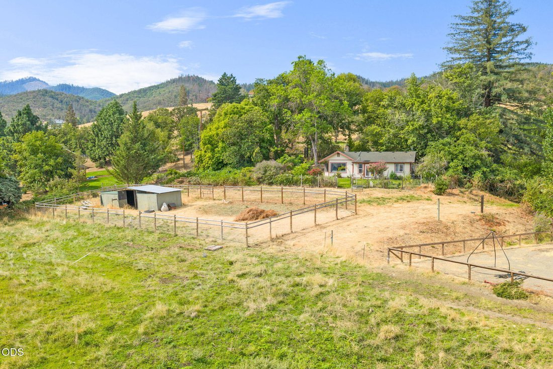 House in Talent, Oregon, United States 4 - 18570467