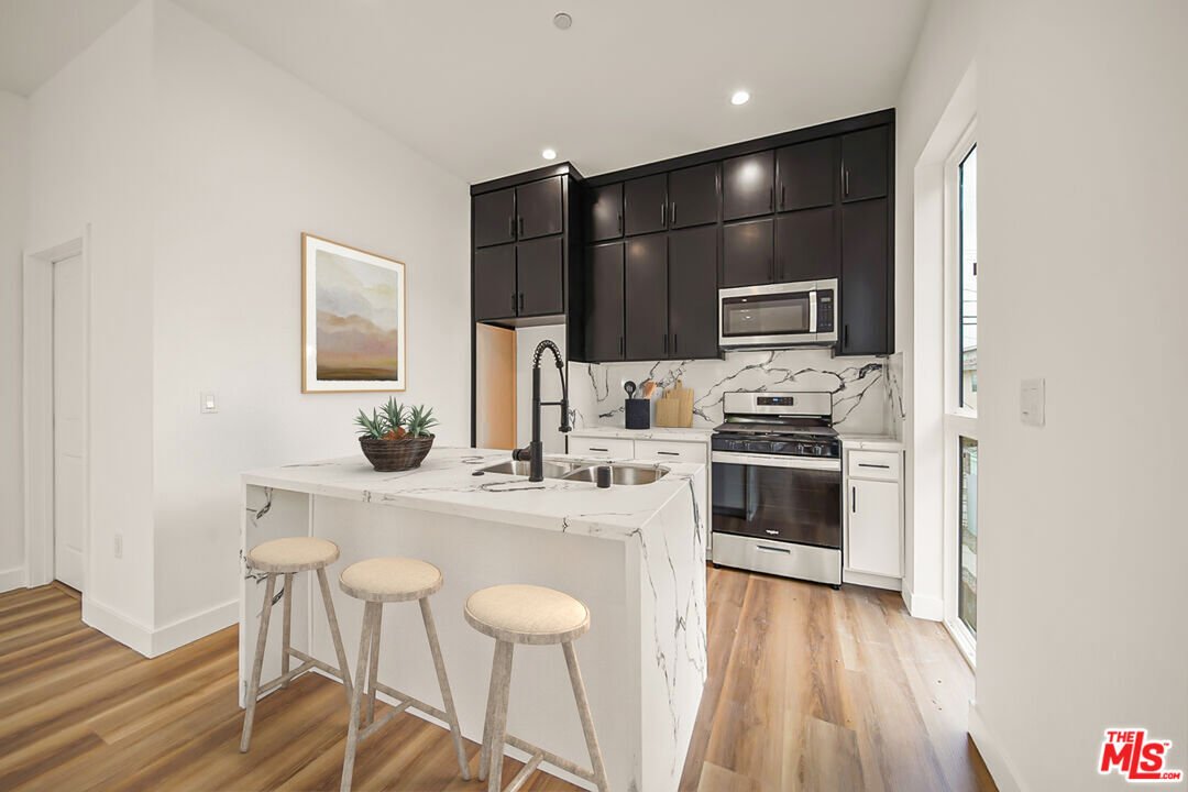 Los Angeles, California, United States 5 - 18571012
