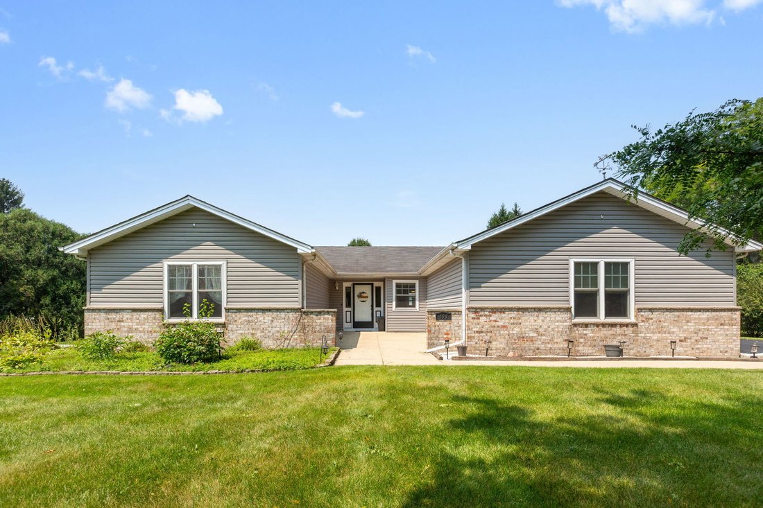 House in Gilberts, Illinois, United States 2 - 18481424