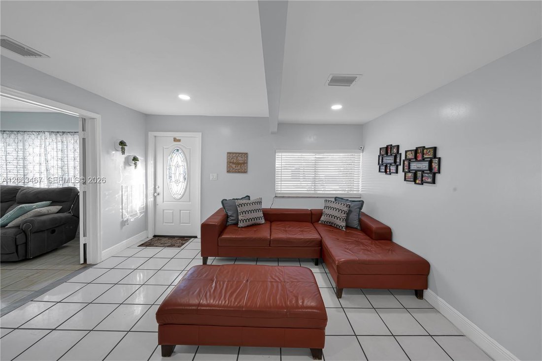 Miami, Florida, United States 5 - 18569481