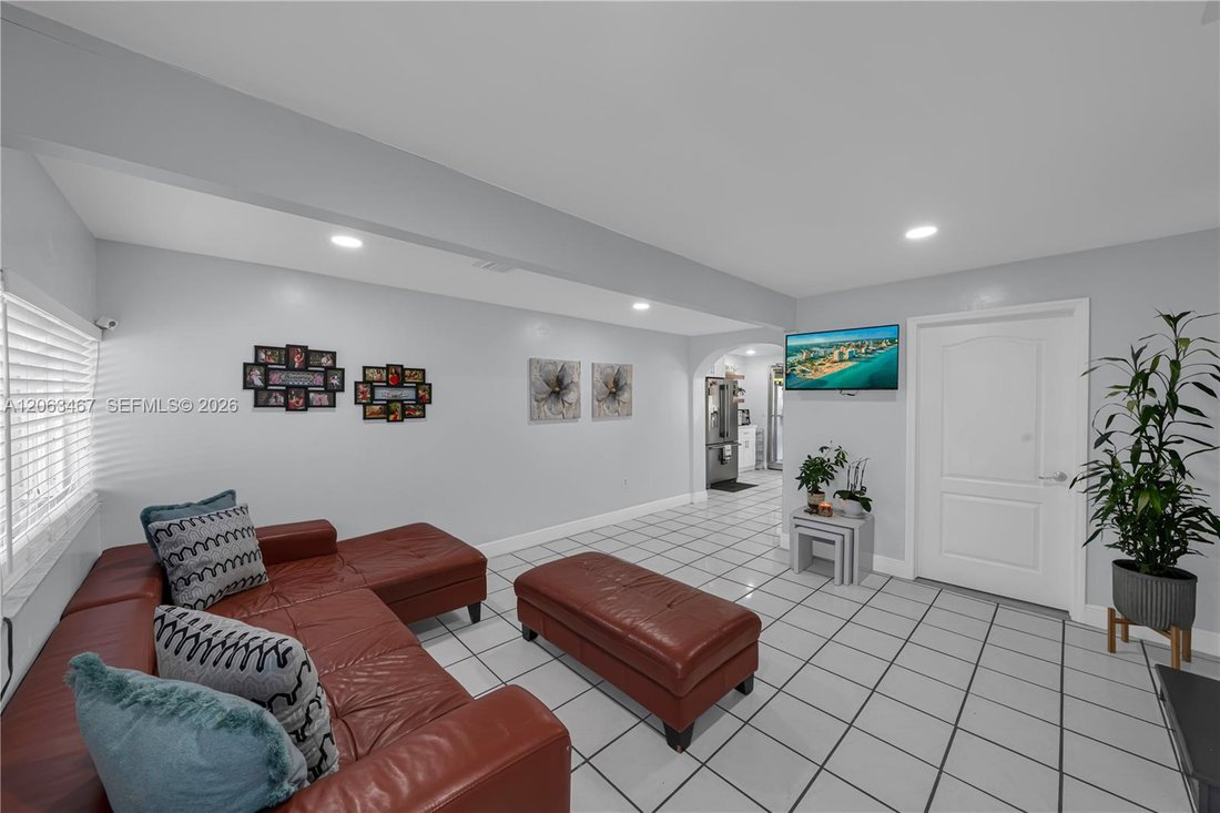 Miami, Florida, United States 4 - 18569481