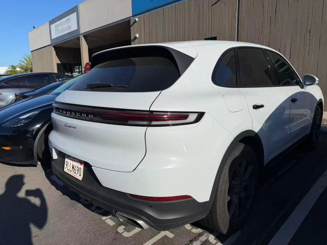 Suv in Costa Mesa, CA, United States 2 - 18571878