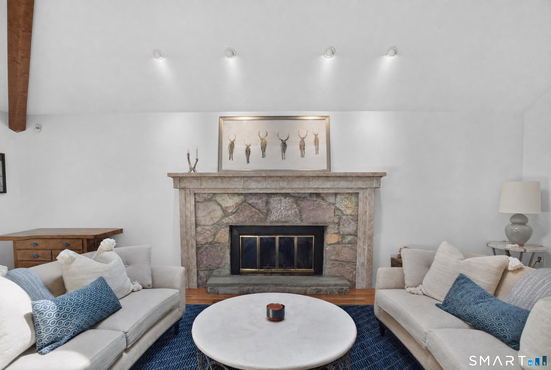 House in Trumbull, Connecticut, United States 4 - 18572788