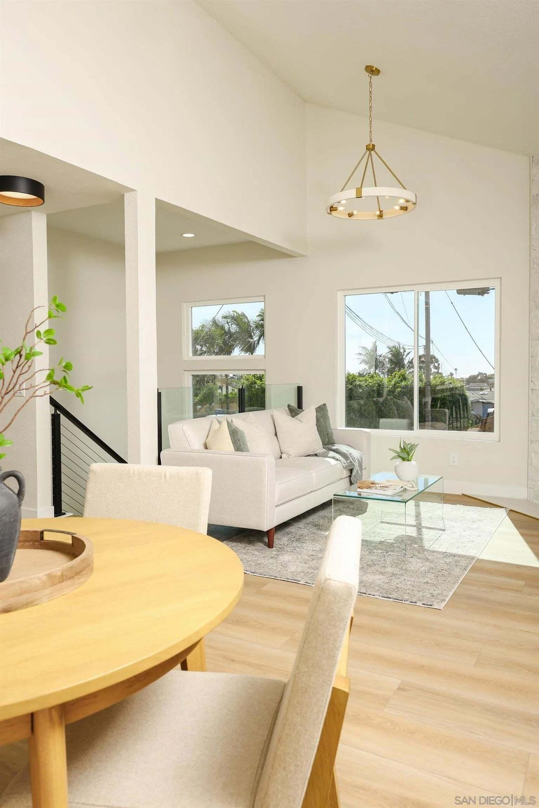 Encinitas, California, United States 5 - 18571410