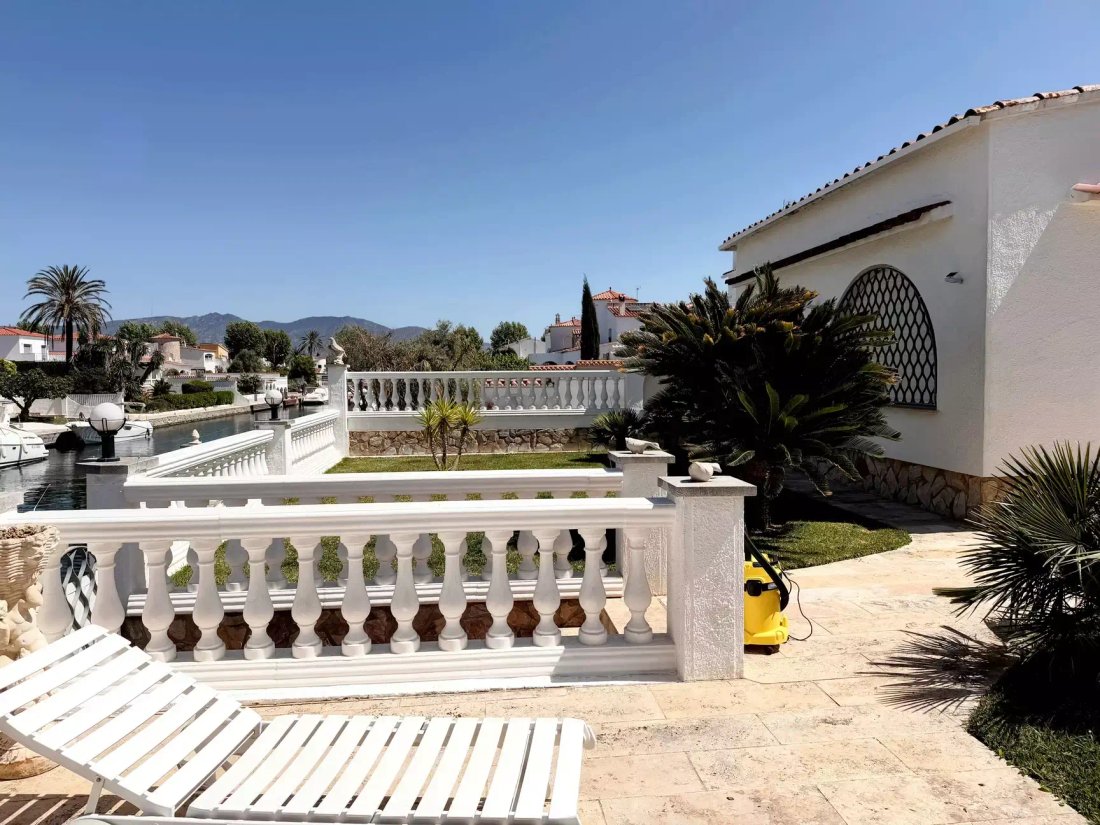 Villa in Empuriabrava, Catalonia, Spain 5 - 18573005