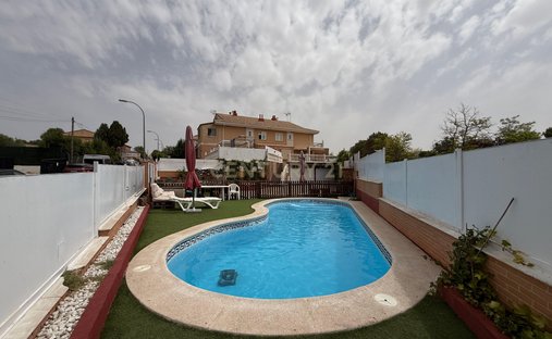 Villa in Los Santos de la Humosa, Comunidad de Madrid, Spain 1