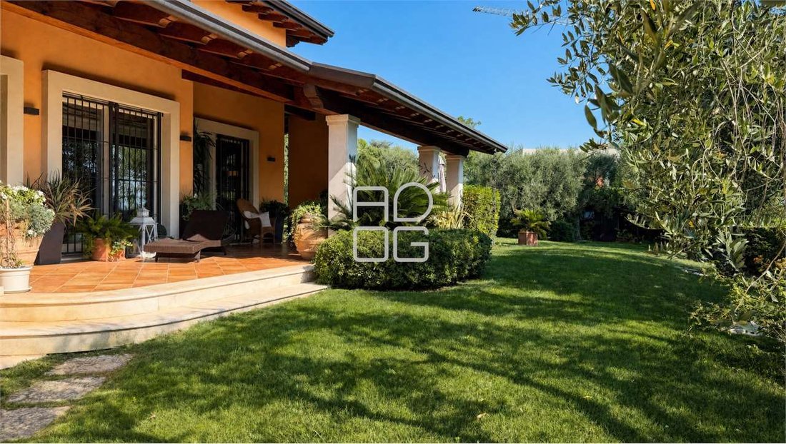 Villa in Maguzzano, Lonato del Garda, Lombardy 2 - 18572130
