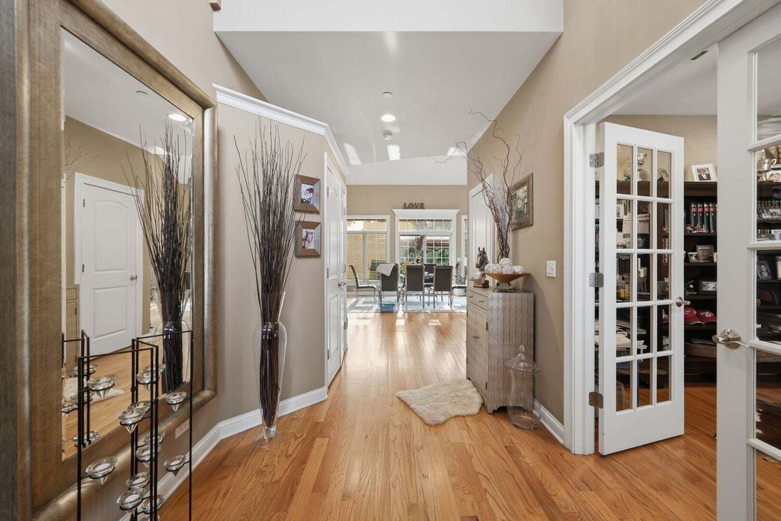 House in Des Plaines, Illinois, United States 3 - 18571451