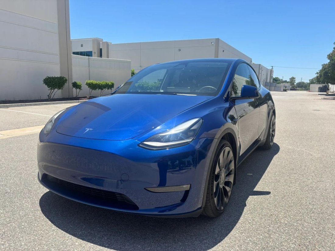 Suv in Corona, CA, United States 1 - 18569865