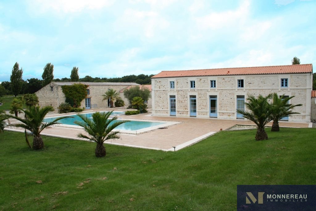 Estate in Chaillevette, Nouvelle-Aquitaine, France 3 - 18568989