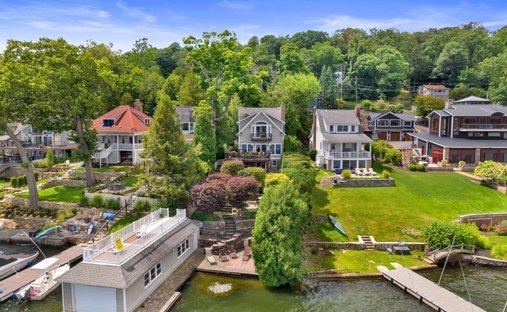House in Hopatcong, New Jersey, United States 1