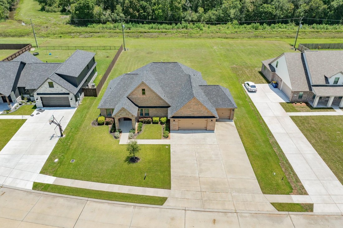 House in Angleton, Texas, United States 5 - 18571570