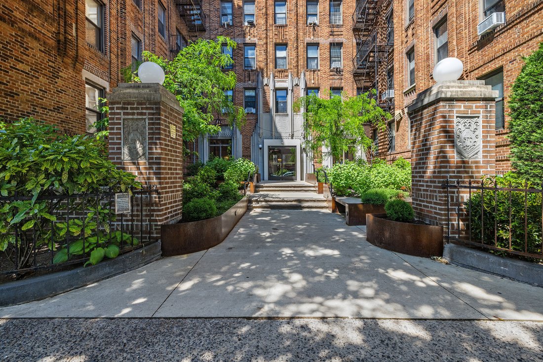 Co Op in New York, New York, United States 1 - 18569487