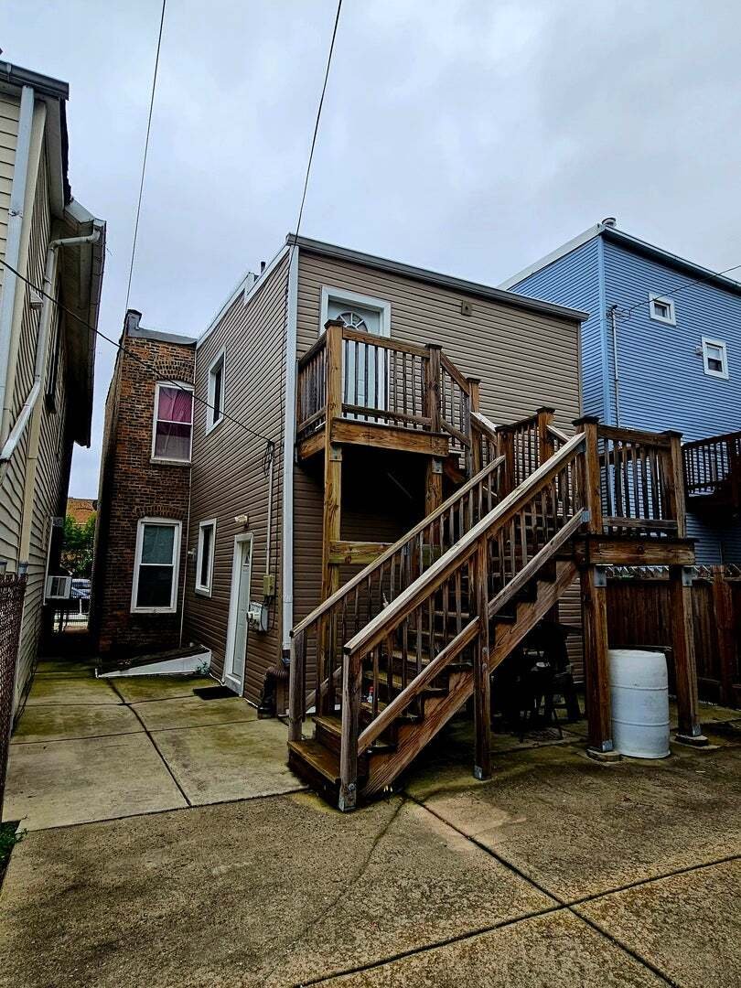 Chicago, Illinois, United States 3 - 18568696