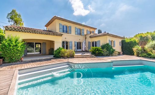 Villa in Châteauneuf-Grasse, Provence-Alpes-Côte d'Azur, France 1
