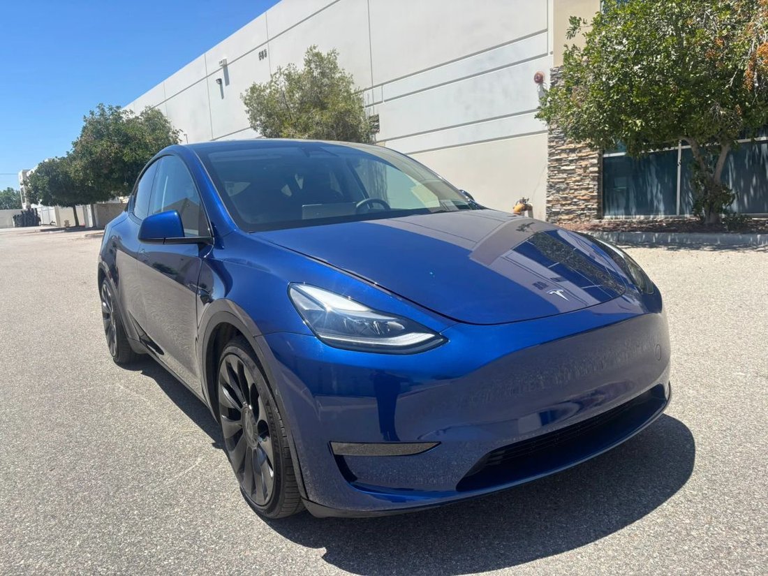 Suv in Corona, CA, United States 3 - 18569865