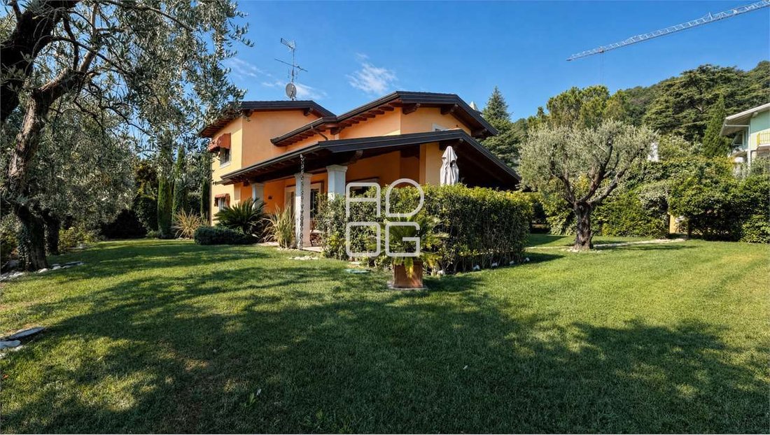 Villa in Maguzzano, Lonato del Garda, Lombardy 1 - 18572130