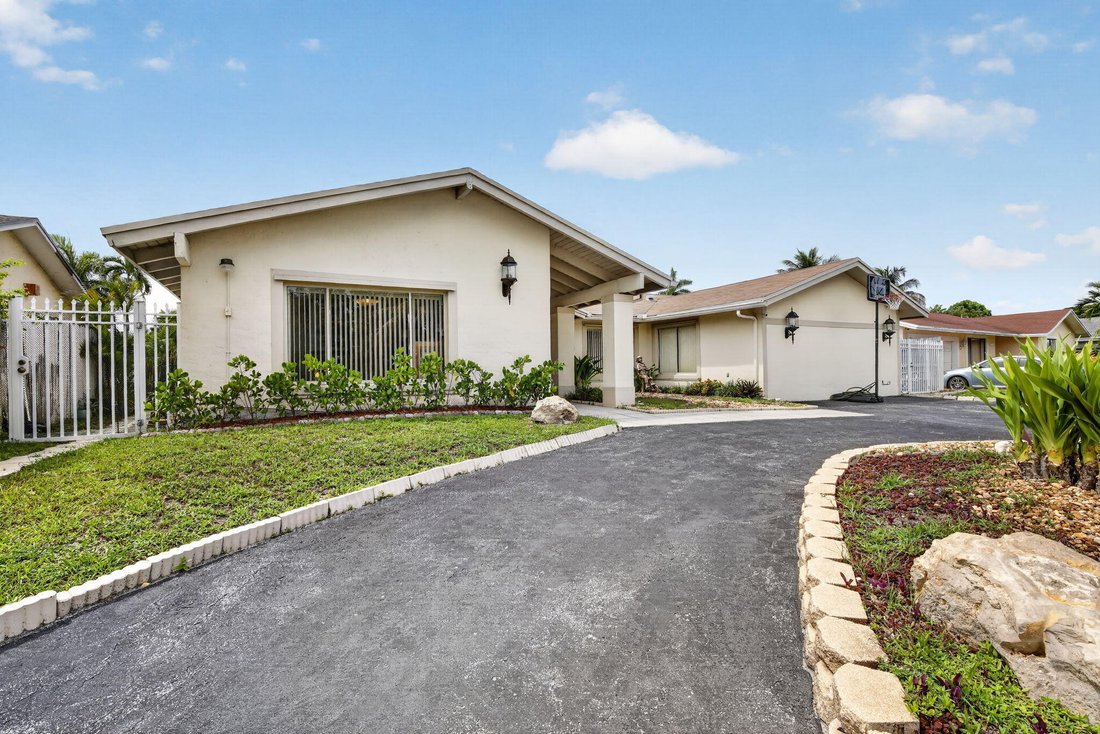 House in North Miami Beach, Florida, United States 2 - 18567297