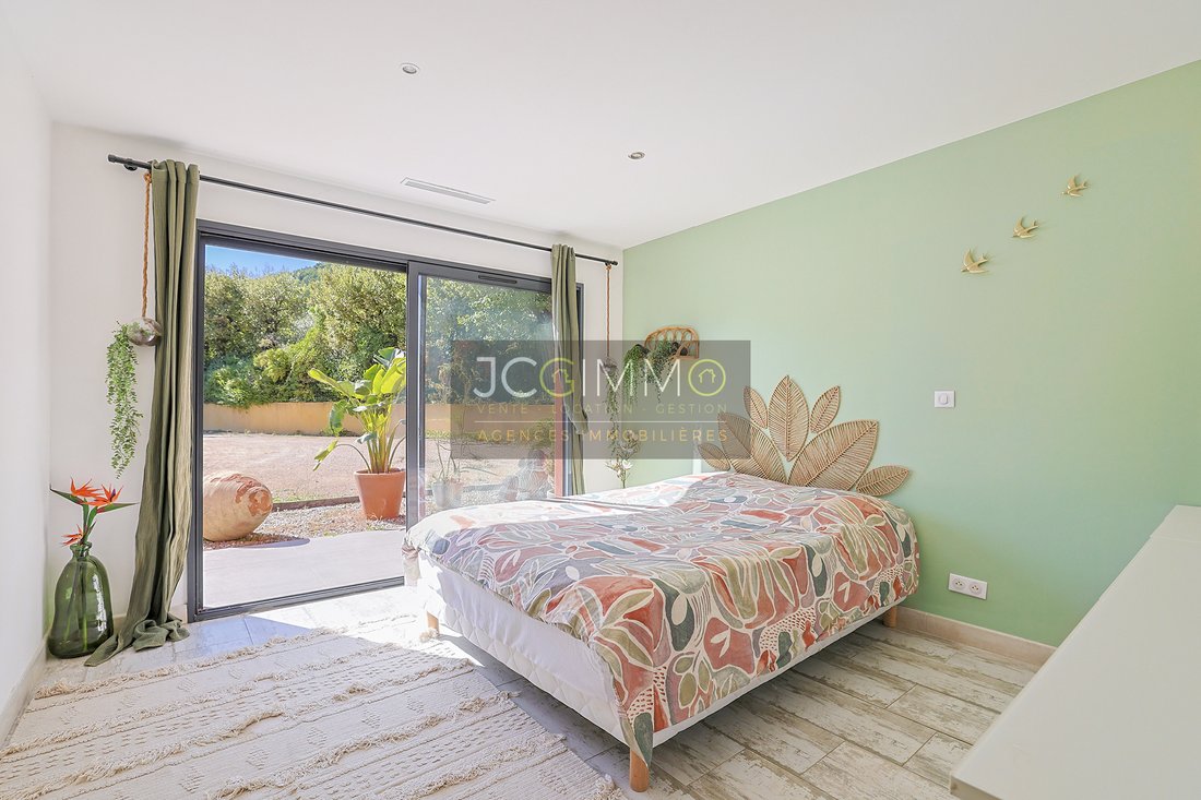 Villa in Hyeres, Provence-Alpes-Côte d'Azur, France 5 - 18569526