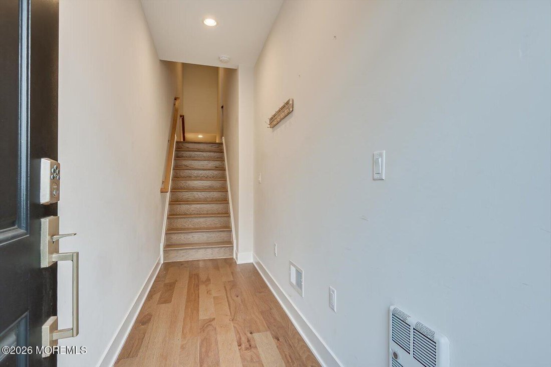 Condo in North Middletown, New Jersey, United States 3 - 18573045
