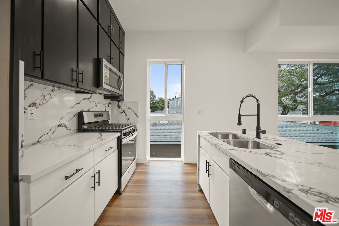 Los Angeles, California, United States 4 - 18571012