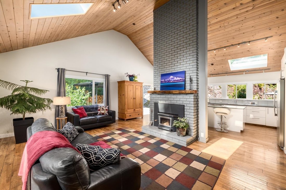 House in Bowen Island, British Columbia, Canada 4 - 18570296