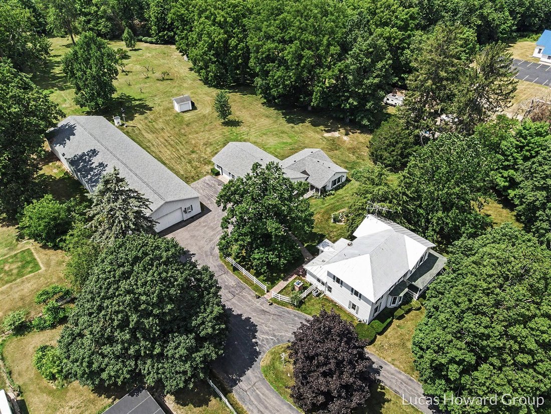 House in Plainwell, Michigan, United States 1 - 18569092