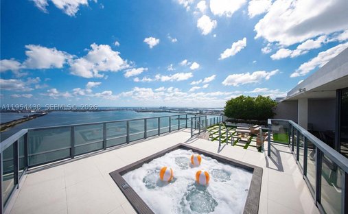 Condo in Miami, Florida, United States 1
