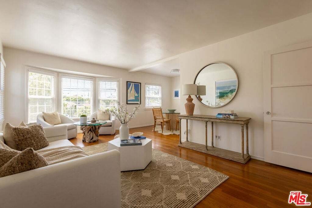 Los Angeles, California, United States 1 - 18573084