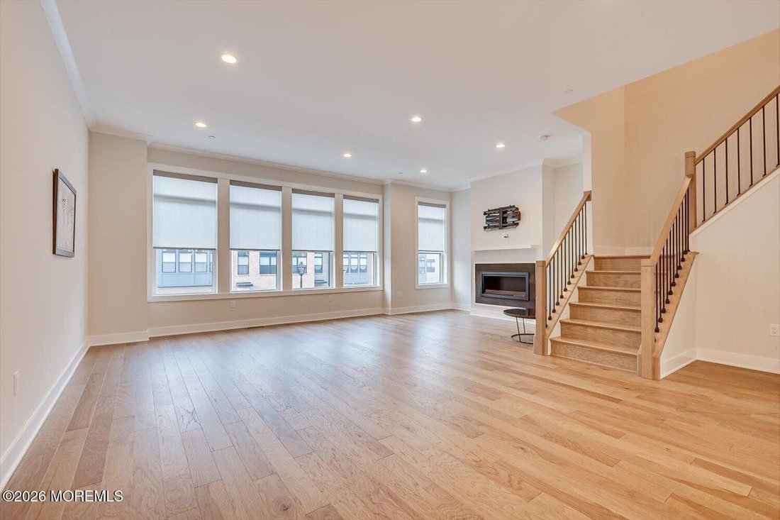 Condo in North Middletown, New Jersey, United States 5 - 18573045