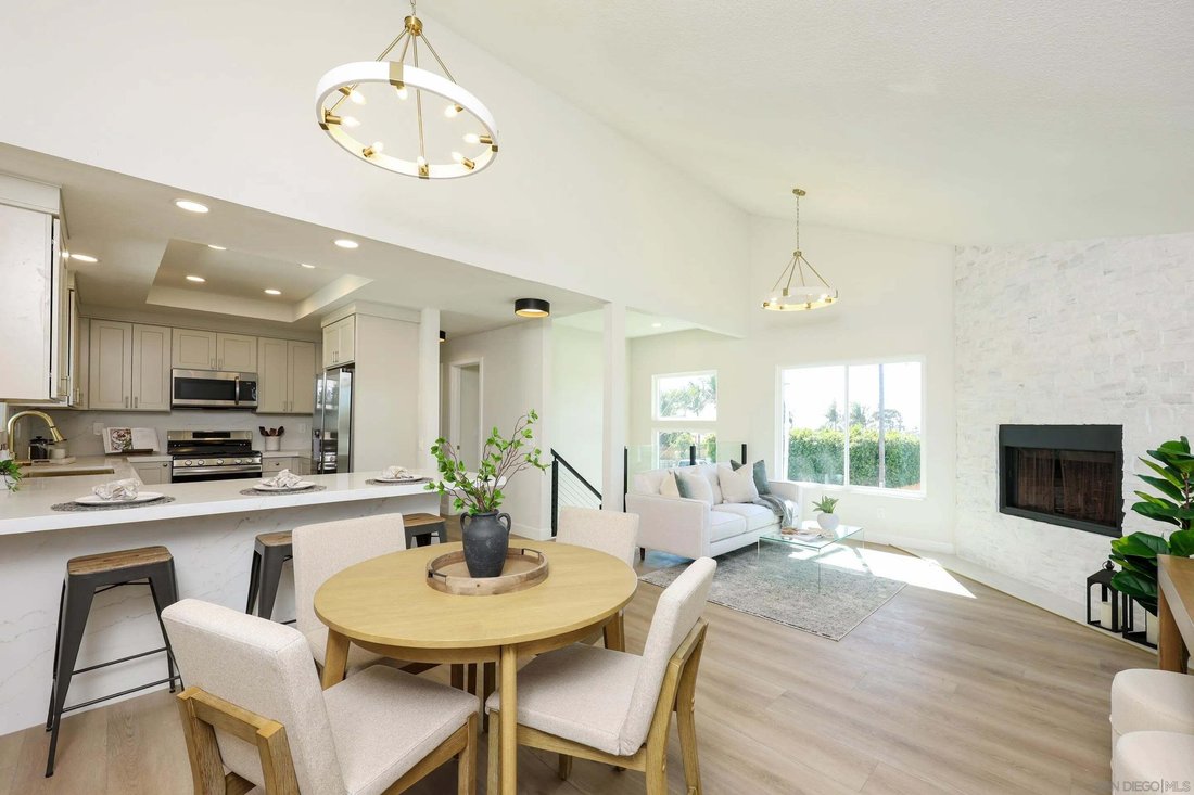 Encinitas, California, United States 3 - 18571410