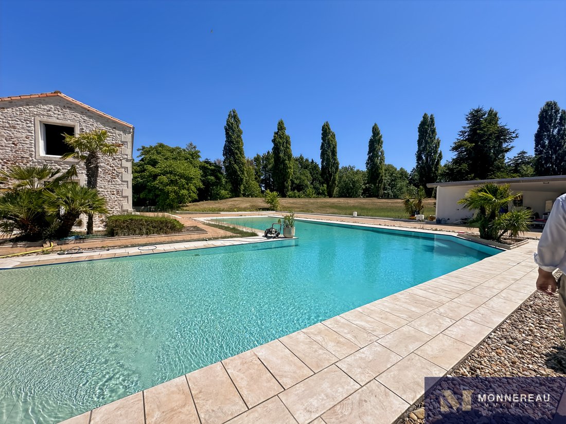 Estate in Chaillevette, Nouvelle-Aquitaine, France 4 - 18568989