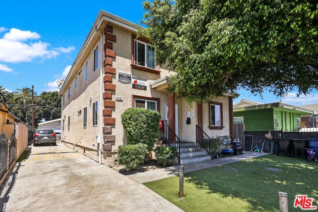 Los Angeles, California, United States 3 - 18573086