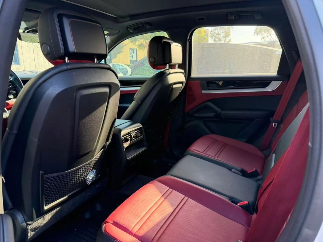 Suv in Costa Mesa, CA, United States 4 - 18571878