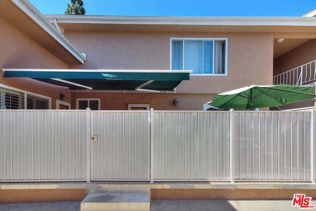 Inglewood, California, United States 5 - 18570574
