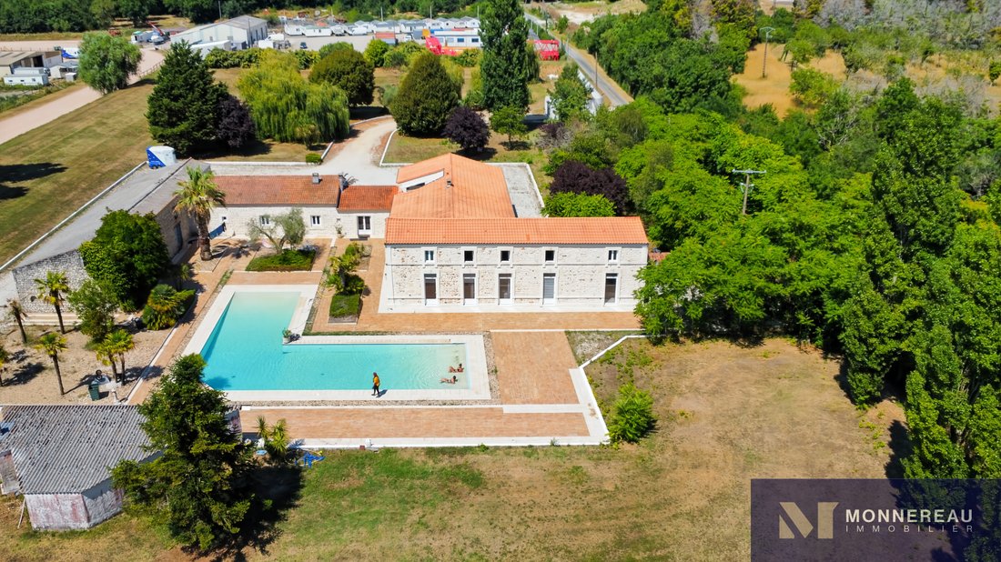 Estate in Chaillevette, Nouvelle-Aquitaine, France 1 - 18568989