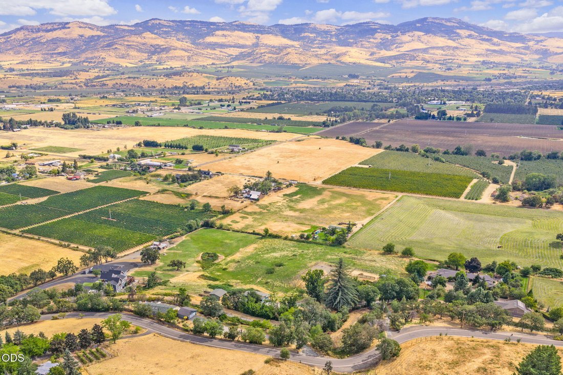 House in Talent, Oregon, United States 2 - 18570467