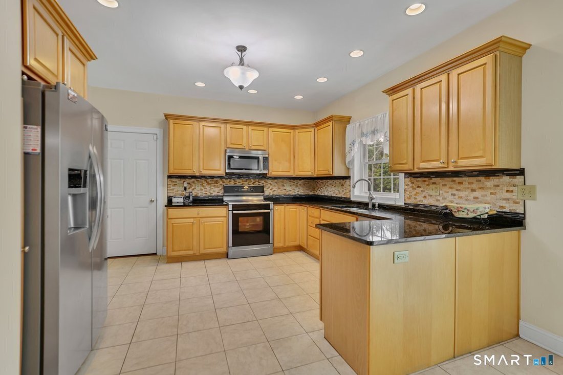 House in Cheshire, Connecticut, United States 4 - 18570823
