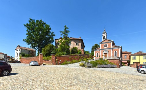 Castello a Centro, Asti, Piemonte 1