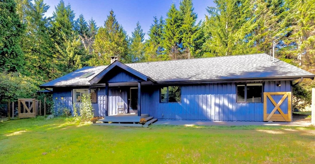 House in Bowen Island, British Columbia, Canada 2 - 18570296