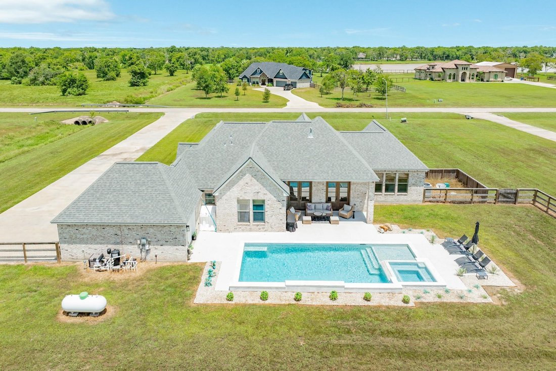 House in Clute, Texas, United States 3 - 18569178