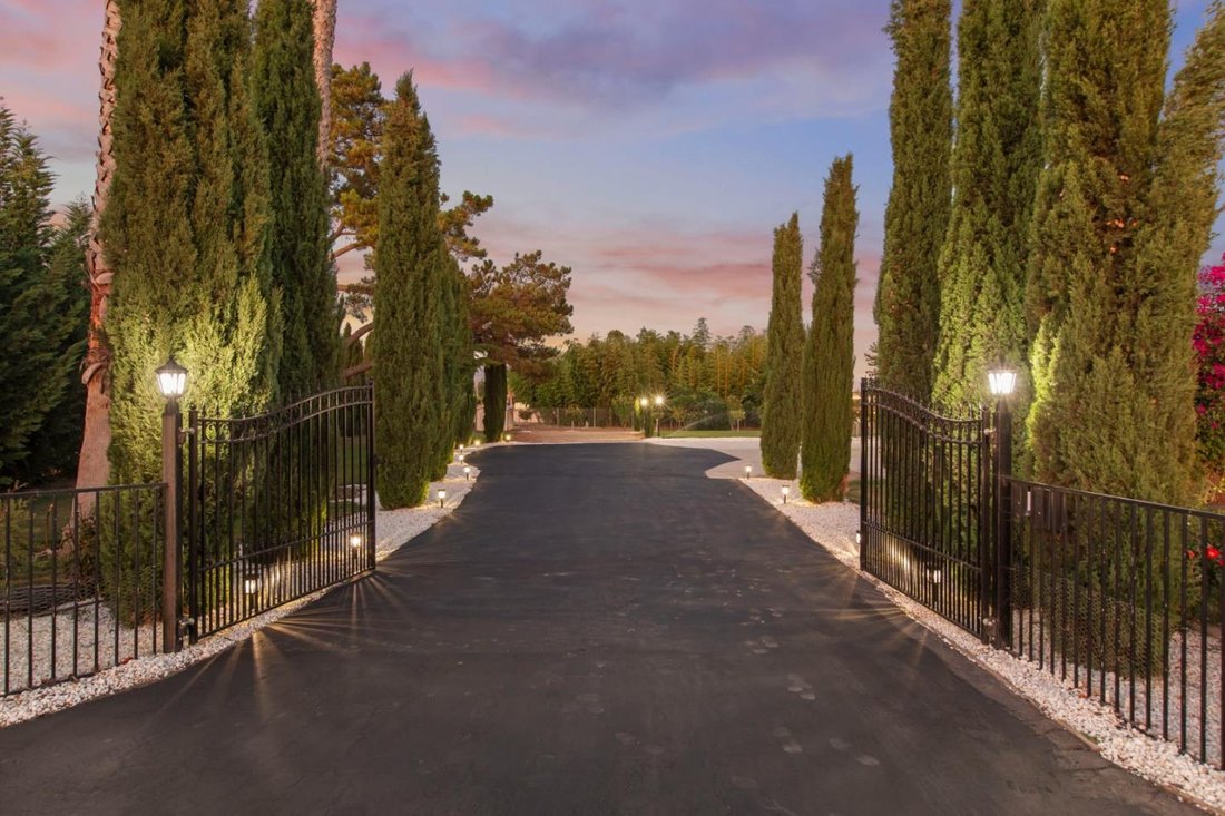 House in Hollister, California, United States 1 - 18570726
