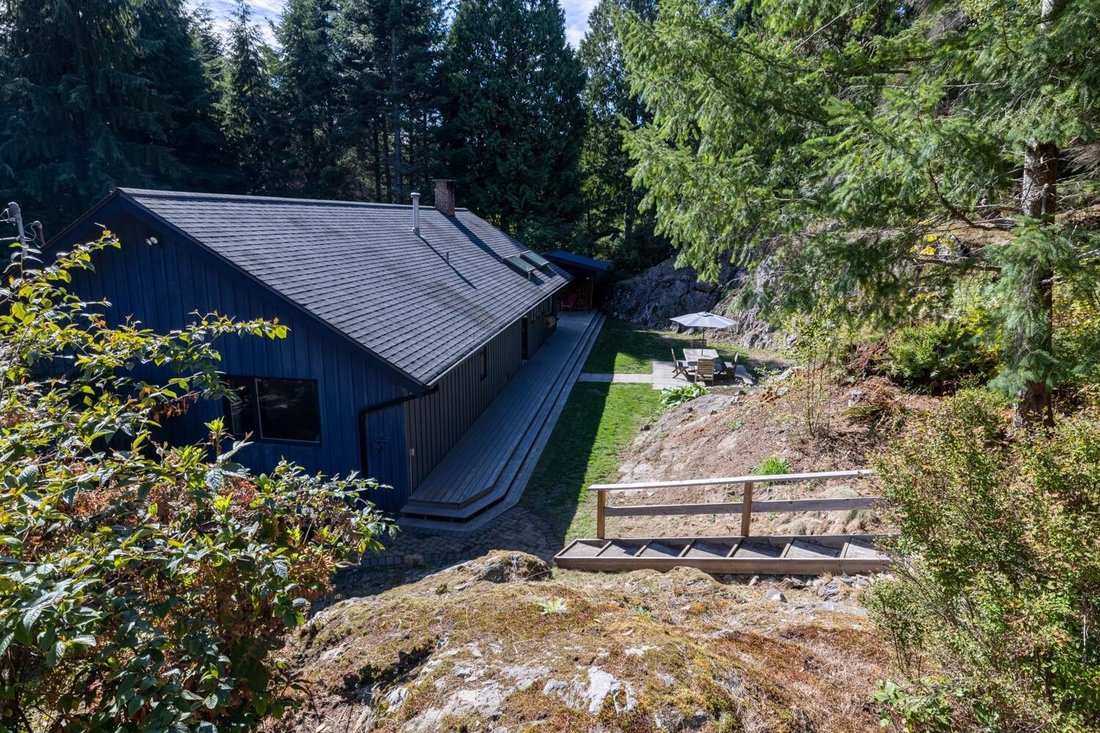 House in Bowen Island, British Columbia, Canada 5 - 18570296