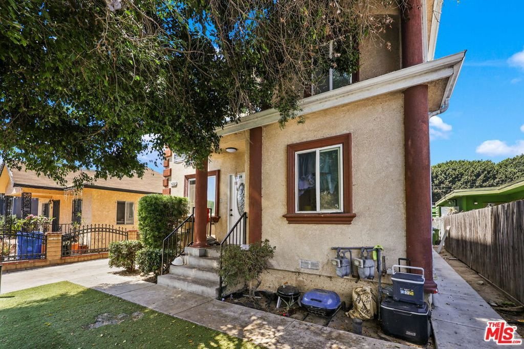 Los Angeles, California, United States 5 - 18573086