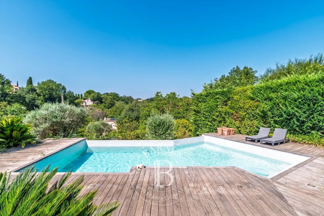 Villa in Châteauneuf-Grasse, Provence-Alpes-Côte d'Azur, France 2 - 17717234