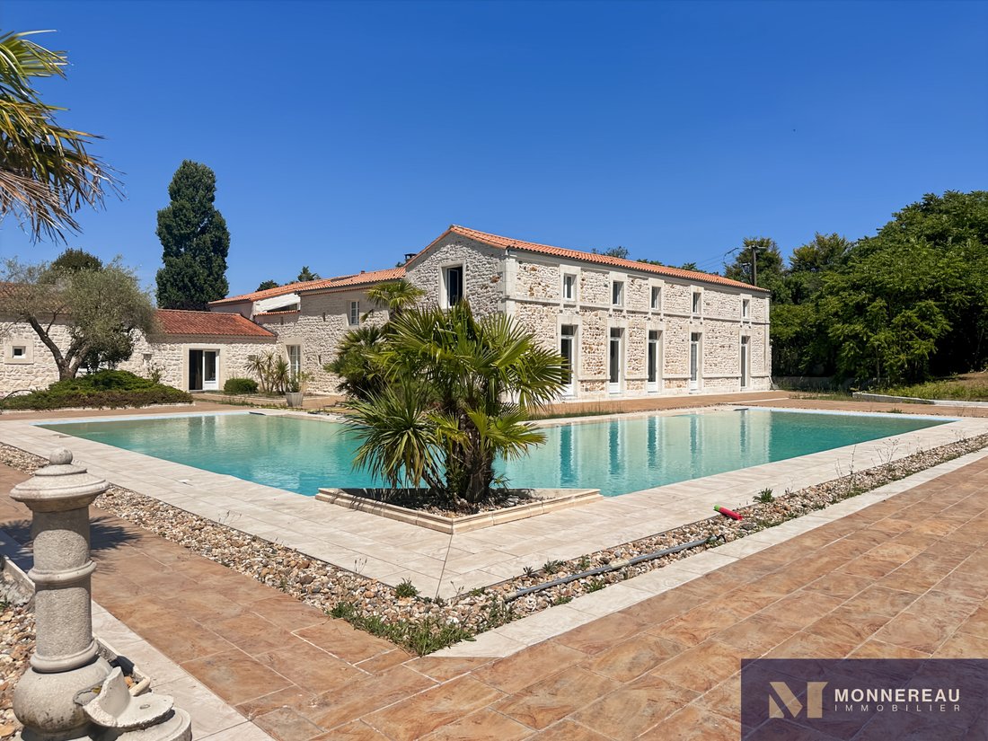 Estate in Chaillevette, Nouvelle-Aquitaine, France 2 - 18568989