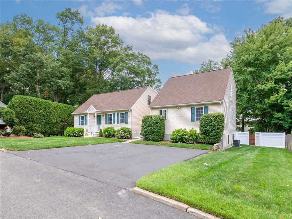 House in West Warwick, Rhode Island, United States 2 - 18537708