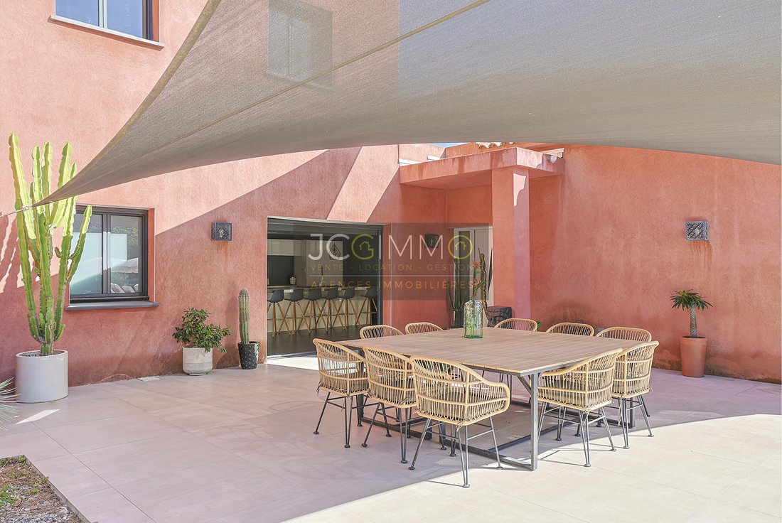 Villa in Hyeres, Provence-Alpes-Côte d'Azur, France 4 - 18569526