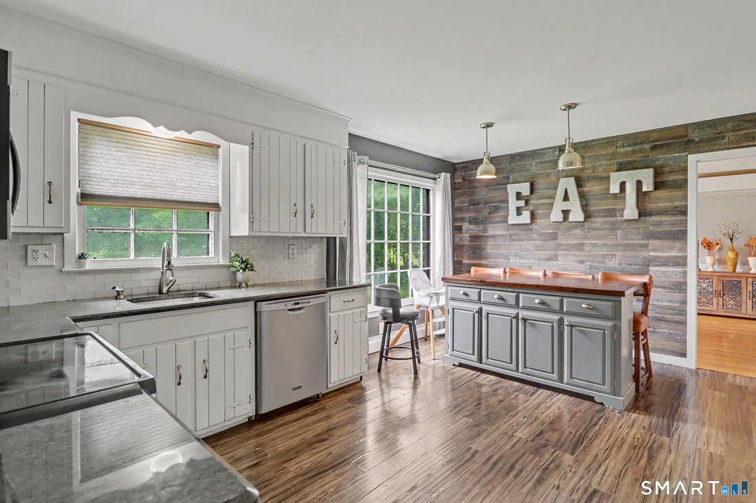 House in Trumbull, Connecticut, United States 4 - 18566963