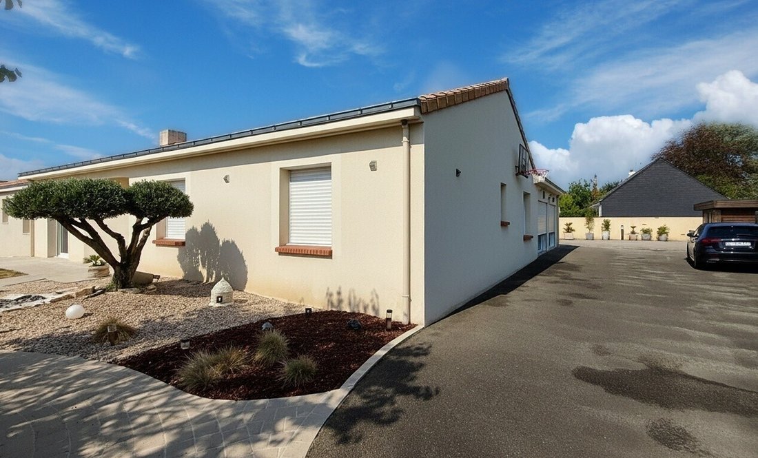 Villa in Le Cellier, Pays de la Loire, France 4 - 18560251